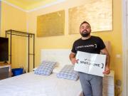 Habitación colorida en apartamento de 5 dormitorios en...