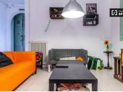 Habitación colorida en piso de 12 habitaciones en...