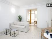 Habitación compacta en un apartamento de 9 habitaciones...