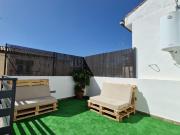 Habitacion con balcón disponible en Zaidin!