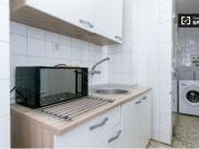 Habitación con balcón en alquiler en apartamento de 5...