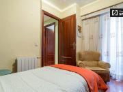Habitación con balcón en un apartamento de 5 dormitorios...