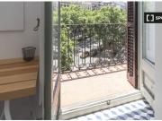 Habitación con balcón en un apartamento de 9 dormitorios...