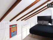 Habitación con baño en un apartamento de 8 dormitorios...