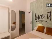 Habitación con cama de matrimonio y patio en Barri Gotic Habitación con cama de matrimonio y patio en Barri Gotic