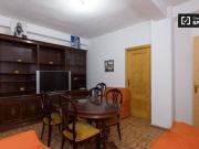 Habitación de estudiantes con cama individual en...