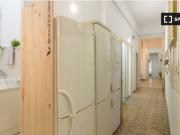 Habitación de moda para alquilar en un apartamento de 9...