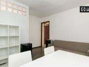 Habitación decorada con escritorio en piso compartido, Ronda