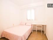 Habitación decorada en apartamento en Quatre Carreres,...