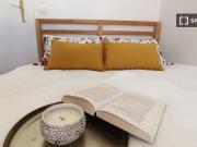Habitación decorada en piso compartido en el centro de...