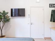 Habitación doble con balcón en alquiler en piso de 8...