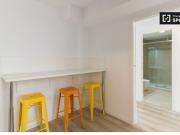 Habitación doble con balcón en apartamento Barcelona Co...