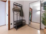 Habitación doble luminosa con balcón en alquiler en piso...