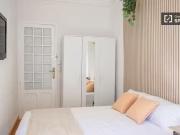 Habitación en alquiler en un apartamento de 5...