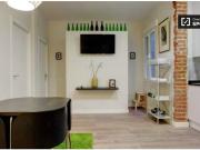 Habitación en alquiler en un apartamento de 5...