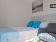Habitación en alquiler en un apartamento de 5...