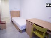 Habitación en apartamento de 2 habitaciones en Cartuja...