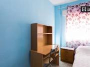 Habitación en apartamento de 3 dormitorios, San...