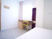 Habitación en apartamento de 3 habitaciones en Cartuja...