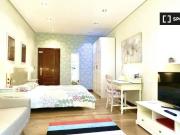 Habitación en apartamento de 4 dormitorios en Abando e...