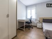 Habitación en apartamento de 4 dormitorios en Camins al...
