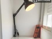 Habitación en apartamento de 4 dormitorios en Camins al...