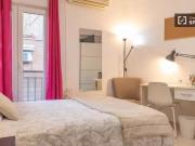 Habitación en apartamento de 4 dormitorios en...