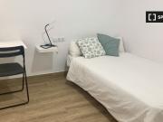 Habitación en apartamento de 4 dormitorios en...