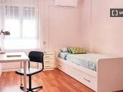 Habitación en apartamento de 4 habitaciones en Sevilla