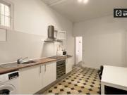 Habitación en apartamento de 5 dormitorios en Barri...