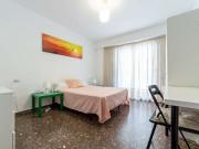 Habitación en apartamento de 5 dormitorios en El Pla del...