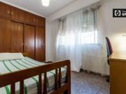 Habitación en apartamento de 5 dormitorios en El Pla del...