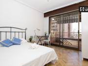 Habitación en apartamento de 5 dormitorios en...