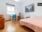 Habitación en apartamento de 6 dormitorios, Camins al...