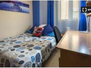 Habitación en apartamento de 6 dormitorios en Alcalá de...