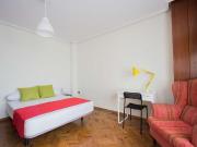 Habitación en apartamento de 7 dormitorios en Ciutat...