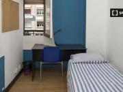 Habitación en apartamento de 9 habitaciones en Malasaña,...