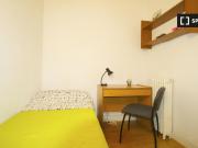 Habitación en apartamento de 9 habitaciones en Malasaña,...