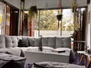 Habitación en casa con piscina y terraza Solo mujer...