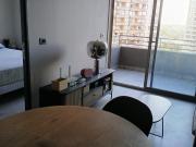 Habitación en departamento a pasos del metro