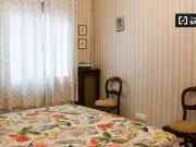 Habitación en el apartamento de 4 dormitorios en...