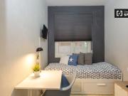 Habitación en piso compartido cerca de la Sagrada...