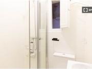 Habitación en piso compartido de 11 habitaciones en...