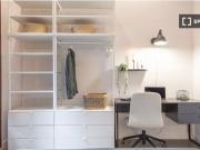 Habitación en piso compartido de 16 habitaciones en...