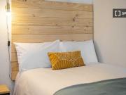 Habitación en piso compartido de 16 habitaciones en...