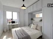 Habitación en piso compartido de 5 habitaciones, Aluche,...