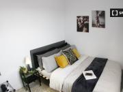 Habitación en piso compartido de 5 habitaciones, Aluche,... Habitación en piso compartido de 5 habitaciones, Aluche,...
