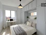 Habitación en piso compartido de 5 habitaciones, Aluche,...