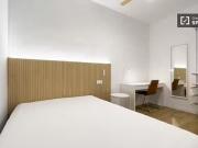 Habitación en piso compartido de 5 habitaciones, El...