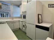 Habitación en piso compartido de 5 habitaciones en...